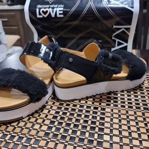 UGG slingback Le Fluff Sandals 8.5